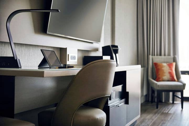 Lounge 52 of 73