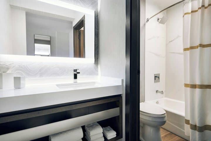 Room 32 of 73