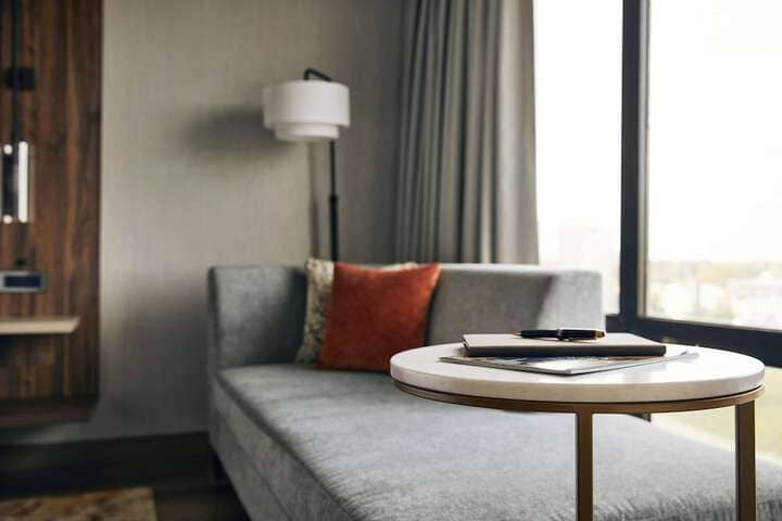 Lounge 53 of 73