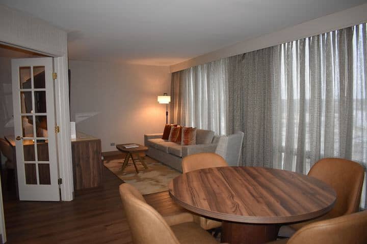 Room 8 of 73